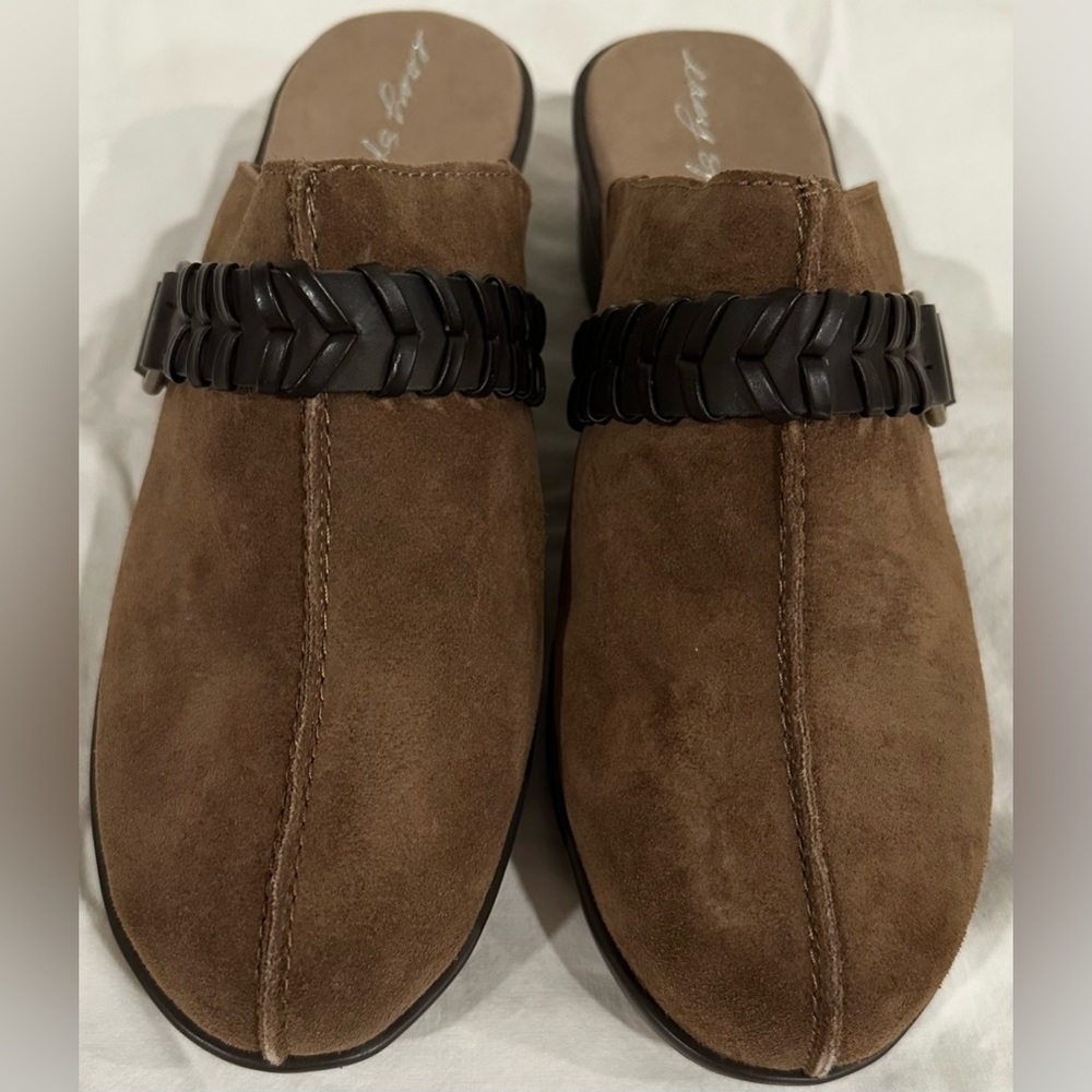 New! Easy Spirit Pierson Brown Mules for Women Size 10 Wide